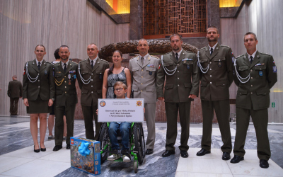 Příslušníci 3. LPT z řad VP a Piskačovi po boku brigádního generála Pavla Kříže