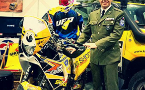 Vojenský policista a jeho závodní motocykl