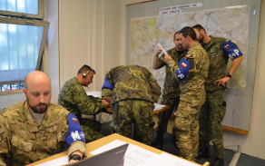 Konzultace postupu s velitelem praporu