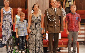 Mireček při státní hymně