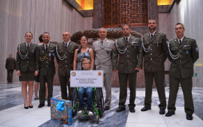 Příslušníci 3. LPT z řad VP a Piskačovi po boku brigádního generála Pavla Kříže