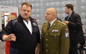 Velitel VeOSVP Praha plk. Roček s ředitelem ředitelství PČR JmK plk. Tržilem