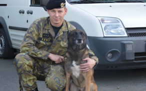 Psovod se služebním psem